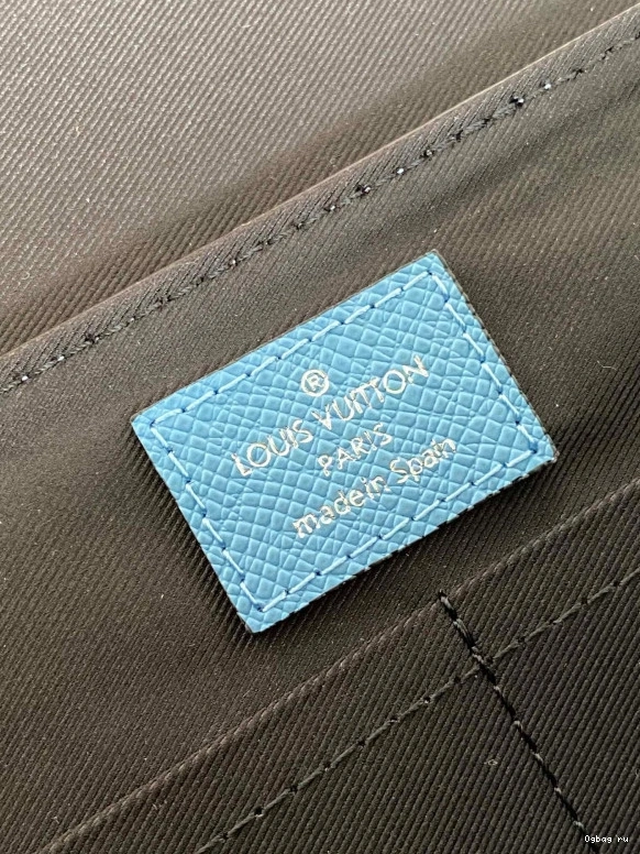 NEW MESSENGER LOUIS VUITTON 0821